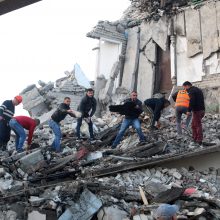 Albanijoje toliau auga žemės drebėjimo aukų skaičius