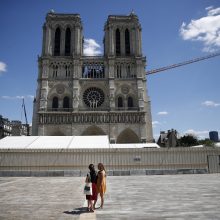 Paryžiuje aikštė prie Dievo Motinos katedros vėl uždaryta dėl padidėjusio švino lygio