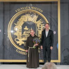 Kunigui J. Sasnauskui įteiktos Vilniaus garbės piliečio regalijos