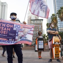 JAV miestuose tęsiasi su rinkimais susiję protestai