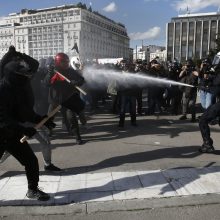 Graikijoje policija ašarinėmis dujomis tramdė prieš universitetų reformą protestavusius studentus