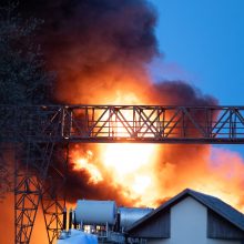 Dalis vilniečių negavo perspėjimo apie didžiulį gaisrą: ministrė sako, kad reikės tai išsiaiškinti