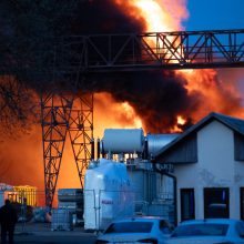 Vilniuje automobilių sąvartyne kilęs gaisras užgesintas, pareigūnai lieka budėti