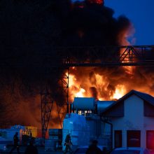 Didelis gaisras sostinėje: ugniagesių pajėgos paliko gaisravietę