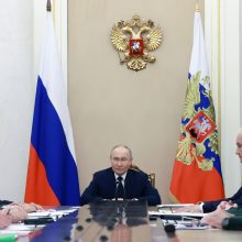 V. Putinas ragina išplėsti ginklų gamybą