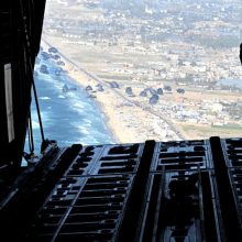 Pareigūnas: J. Bidenas įsakė JAV pajėgoms įkurti laikiną uostą Gazos Ruože