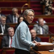 Prancūzijos vyriausybė atlaikė balsavimą dėl nepasitikėjimo 