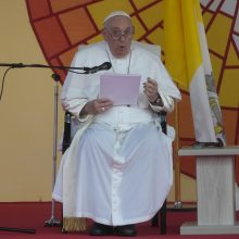 Popiežius Pranciškus smerkia ekonominį kolonializmą Afrikoje