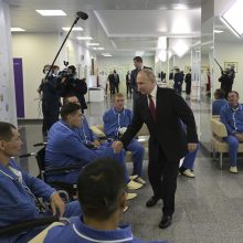 V. Putinas aplankė Ukrainoje sužeistus Rusijos karius