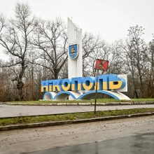 Ukraina: Nikopolyje per rusų apšaudymą užsidegė didelė parduotuvė