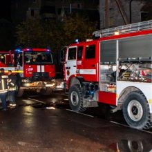 Gaisras Kalniečių gatvės bute: evakuota 30 žmonių, du išvežti į ligoninę 