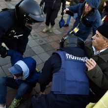 Kijeve protestuotojams susirėmus su policija sužeisti 19 žmonių