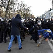 Kijeve protestuotojams susirėmus su policija sužeisti 19 žmonių