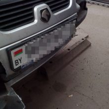 Kontrabandą baltarusis vežė iranietiško automobilio slėptuvėse 