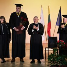 A. Saboniui ir V. Makūnui įteiktos Sporto universiteto garbės daktaro regalijos