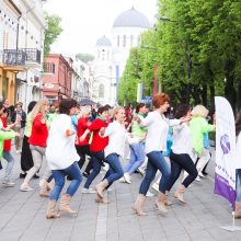 Laisvės alėjoje – ilgas kaimynų stalas ir pasirodymų gausa: Kaunas pradėjo švęsti gimtadienį