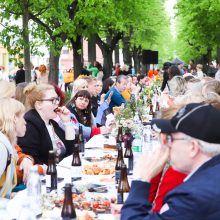 Laisvės alėjoje – ilgas kaimynų stalas ir pasirodymų gausa: Kaunas pradėjo švęsti gimtadienį