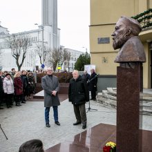 Kaune atidengtas paminklas kalbininkui J. Jablonskiui