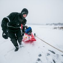 Ugniagesiai perspėja: atsargiai, ledas pavojingas!