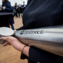 „Hollister“ pradėjo 50 mln. eurų vertės gamyklos statybas Kauno rajone