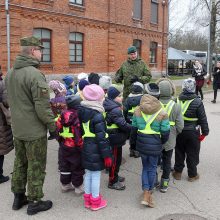 Neeilinė diena Kaune: mokyklą išmainė į karinį dalinį