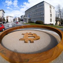 Slovėnijoje iškilo pirmasis pasaulyje paminklas bitkoinui