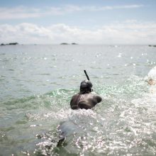 Ramųjų vandenyną mėginęs perplaukti pirmasis žmogus dėl audrų buvo priverstas grįžti
