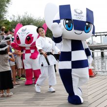 Japonija pakrikštijo 2020 metų olimpinių žaidynių talismanus