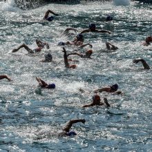 Tūkstančiai plaukikų dalyvavo lenktynėse per Bosforo sąsiaurį