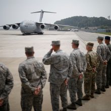 Šiaurės Korėja grąžino JAV per karą žuvusių amerikiečių palaikus