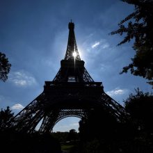 Dėl personalo streiko Paryžiuje lankytojams uždarytas Eifelio bokštas