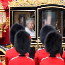 Pompastikos ir politikos sandūra: britų karalienė sakys metinę kalbą