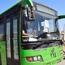 Iš apsupto Sirijos miesto autobusais traukiasi sukilėliai