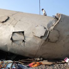 Indijoje per traukinio katastrofą žuvo daugiau nei 100 keleivių