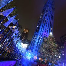 Rokfelerio centre Niujorke įžiebta garsioji Kalėdų eglė