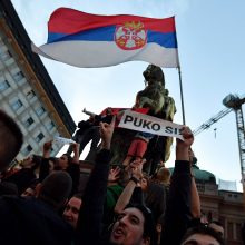 Serbijoje tūkstančiai žmonių protestavo prieš išrinktąjį šalies prezidentą