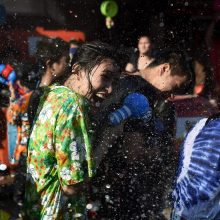 Tailandas vandens mūšiu pasitinka tradicinius Naujuosius