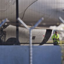 Per plauką nuo tragedijos: lėktuvas su skyle variklio gaubte sėkmingai nutupdytas