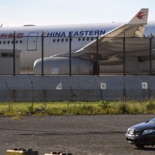 Per plauką nuo tragedijos: lėktuvas su skyle variklio gaubte sėkmingai nutupdytas