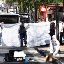 Marselyje į autobusų stoteles įsirėžus automobiliui žuvo moteris