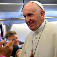 Dėl uragano „Irma“ pakeistas popiežiaus lėktuvo maršrutas