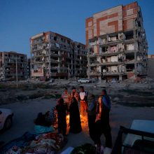 Per stiprų žemės drebėjimą Irane ir Irake žuvo mažiausiai 350 žmonių
