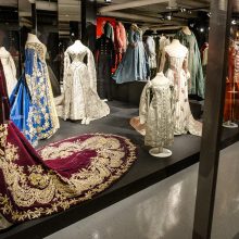 Rusijos Ermitažo muziejus eksponuoja retą carų šeimos drabužių kolekciją