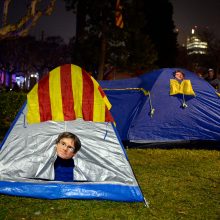Tūkstančiai žmonių išėjo į Barselonos gatves paremti C. Puigdemonto