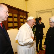 Popiežius Turkijos prezidentui įteikė taikos simbolį 