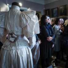 A. Vasiljevas leido pasigrožėti šimtmečius menančiomis vestuvinėmis suknelėmis