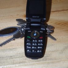 Lukiškių pareigūnai aptiko į automobilio raktelius panašų telefoną