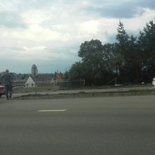 Avarija Kaune: į stulpą rėžėsi „Volkswagen“, vairuotoja išvežta į Klinikas