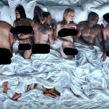 K. Westas pribloškė: išleido nuogų miegančių įžymybių klipą