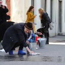 Nužudyto T. Dobrovolskio atminimui – rankomis nuplauta gatvė